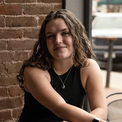 Kaylee M., Cosmetologist